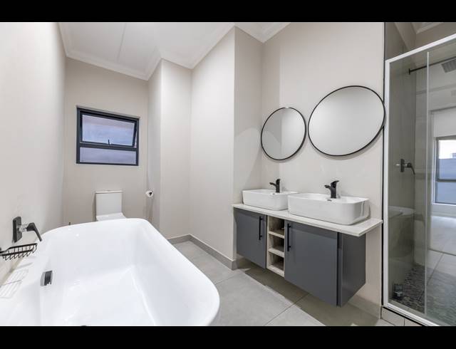 2 BEDROOM APARTMENT FOR SALE IN BRYANSTON